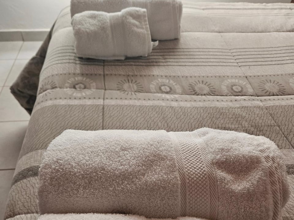 Bed, towels