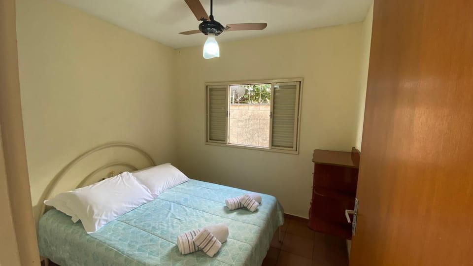 Bed, Photo of the whole room, Bedroom, fireplace, towels