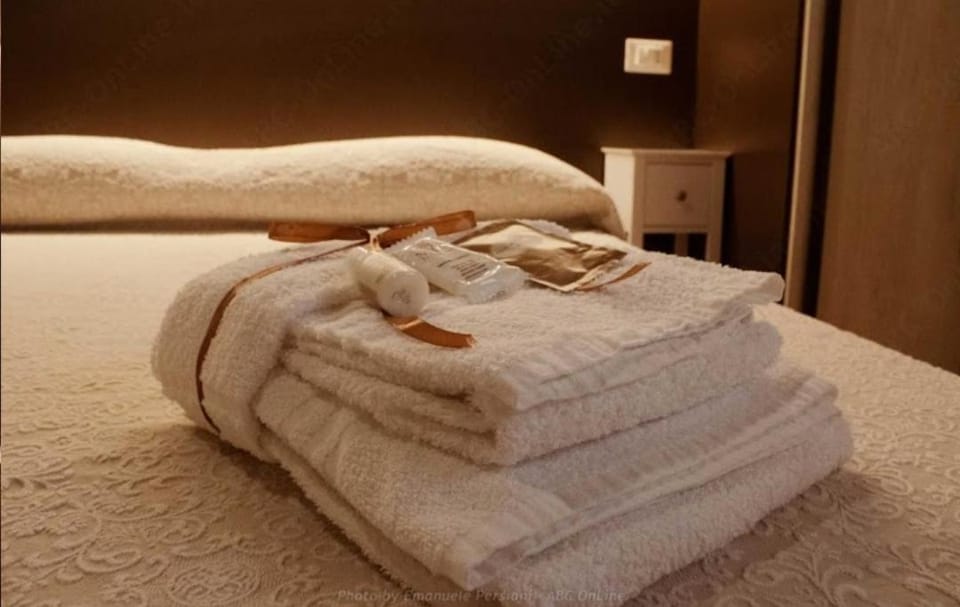 Bedroom, towels