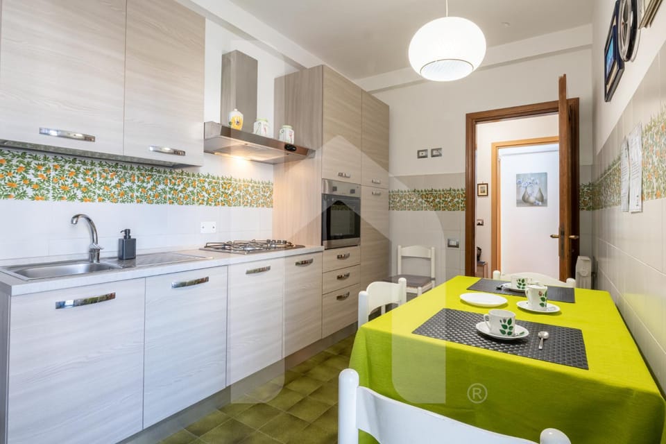Kitchen or kitchenette, Dining area, oven, stove