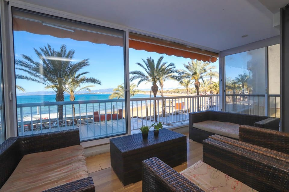Living room, Sea view