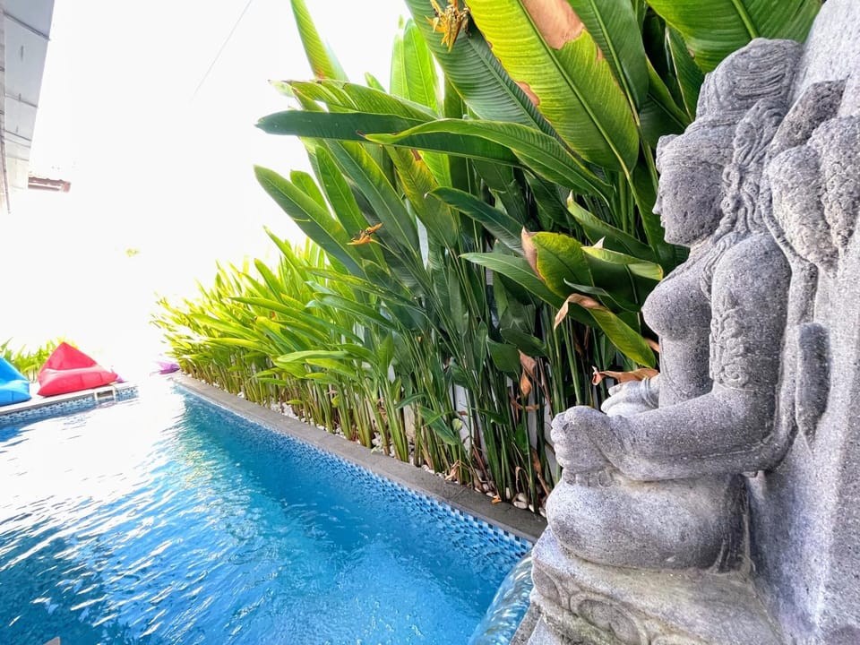 Pool view, Swimming pool, sunbed, sunbed