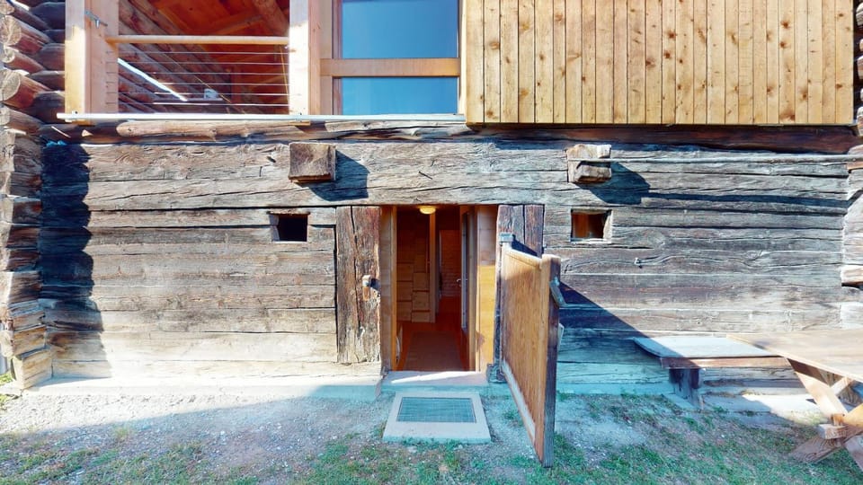 Property building, Facade/entrance, Off site