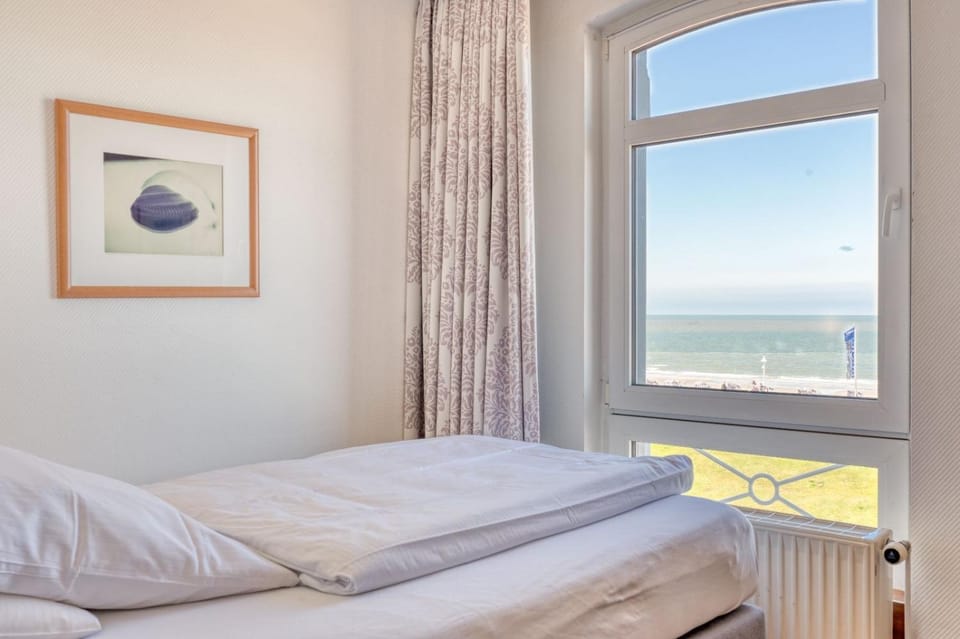 Bed, Bedroom, Sea view