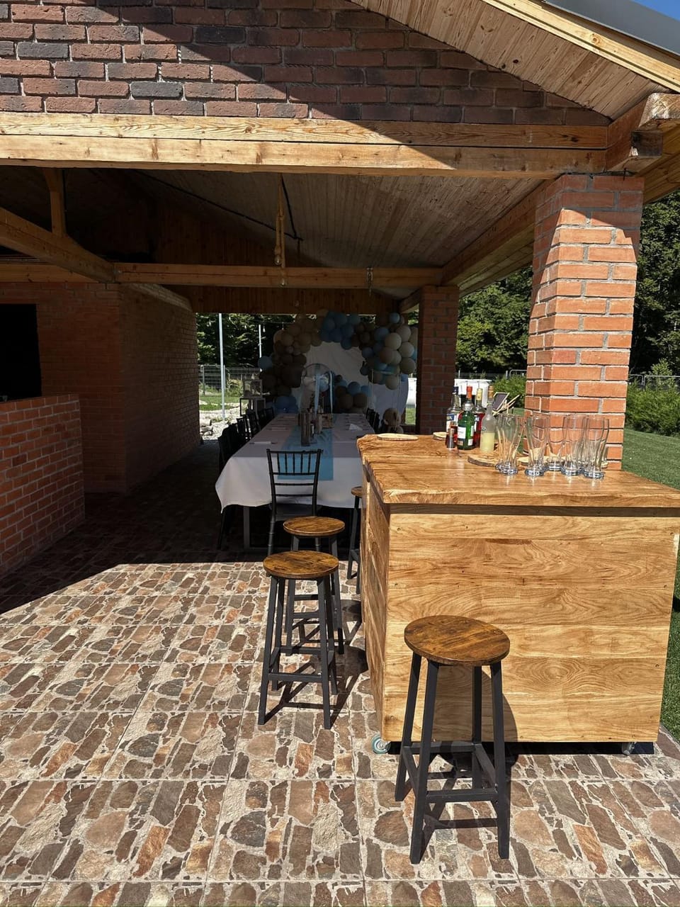 Day, Dining area