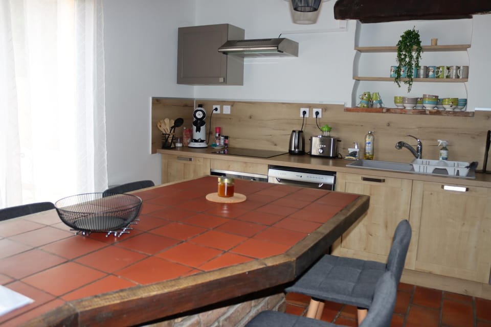 Coffee/tea facilities, Kitchen or kitchenette, minibar, pet friendly, stove, toaster