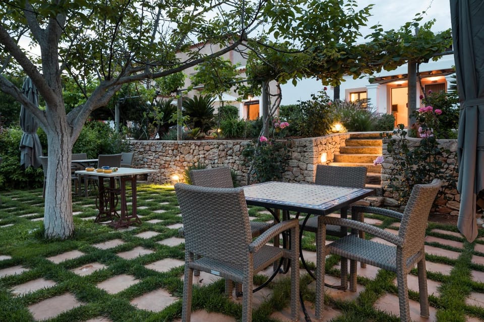 Restaurant/places to eat, Garden, Balcony/Terrace, Lounge or bar, Garden view, Mountain view, Breakfast