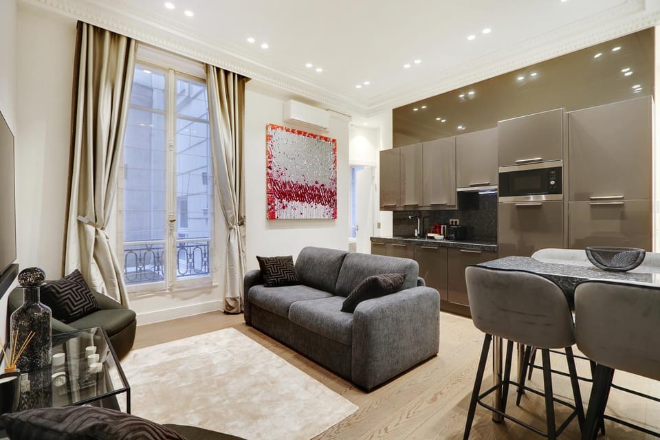 Kitchen or kitchenette, Living room, Seating area, Dining area, minibar, stove, air conditioner