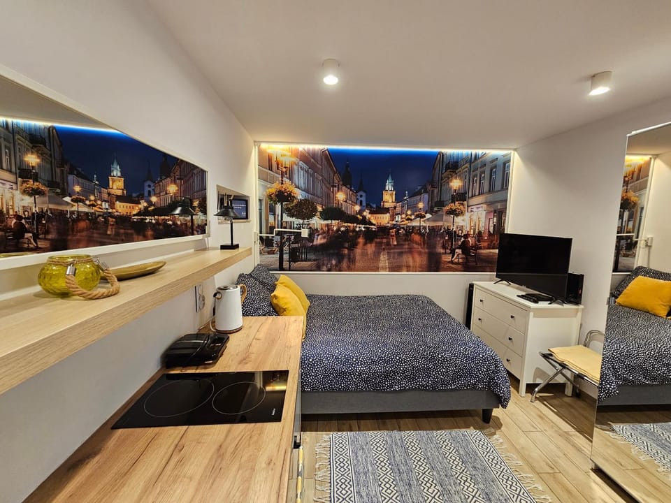 Bed, TV and multimedia, Bedroom