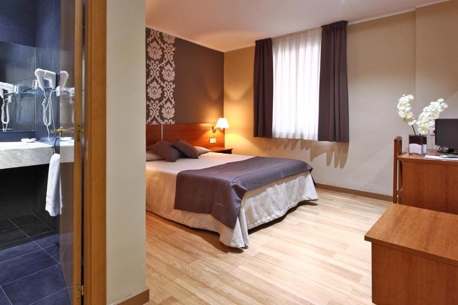 Bathroom, Photo of the whole room, Bedroom