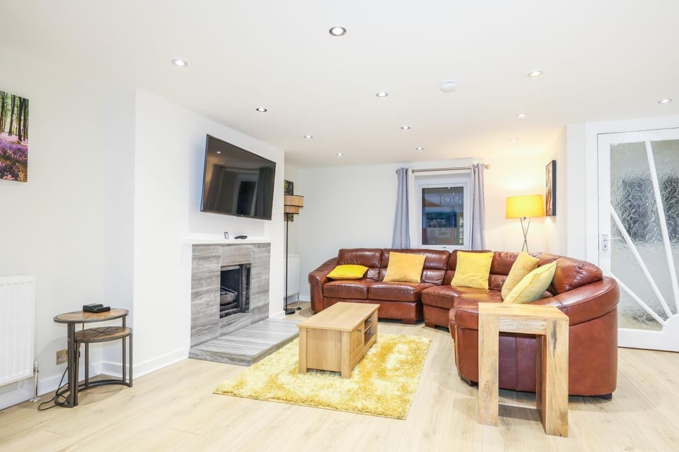 Communal lounge/ TV room, Living room