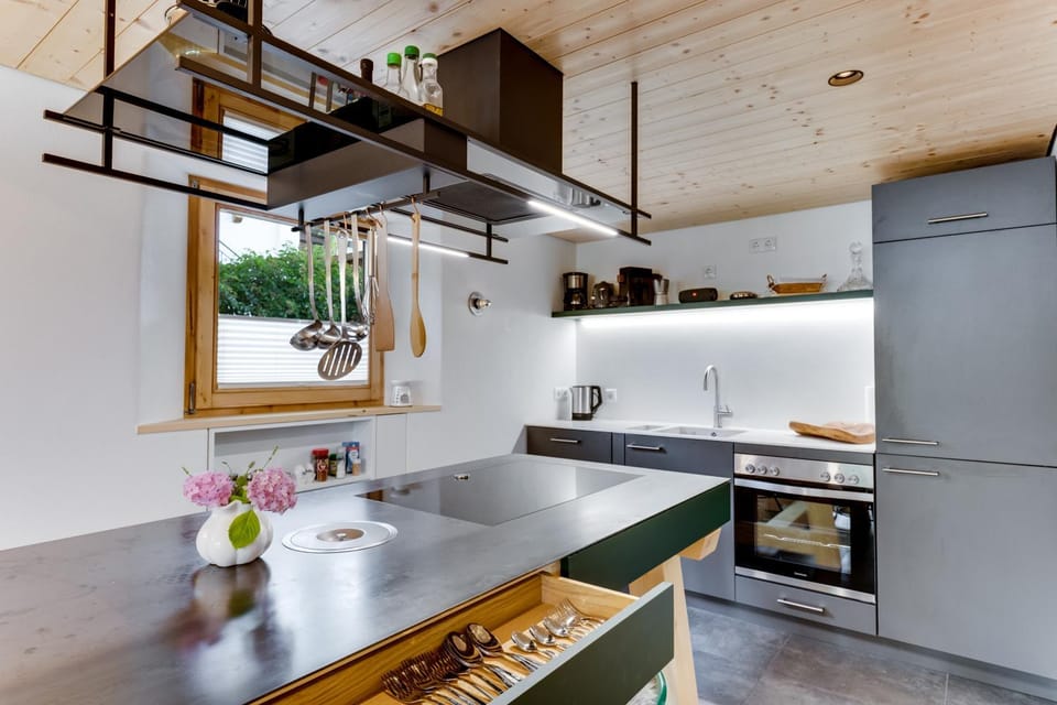Kitchen or kitchenette, Dining area, pet friendly, stove