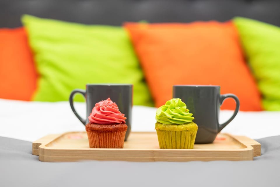Coffee/tea facilities, Food and drinks, Food