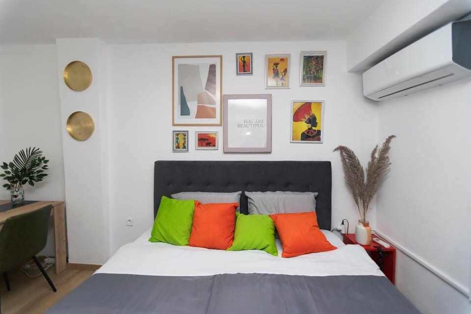 Bed, Bedroom, air conditioner