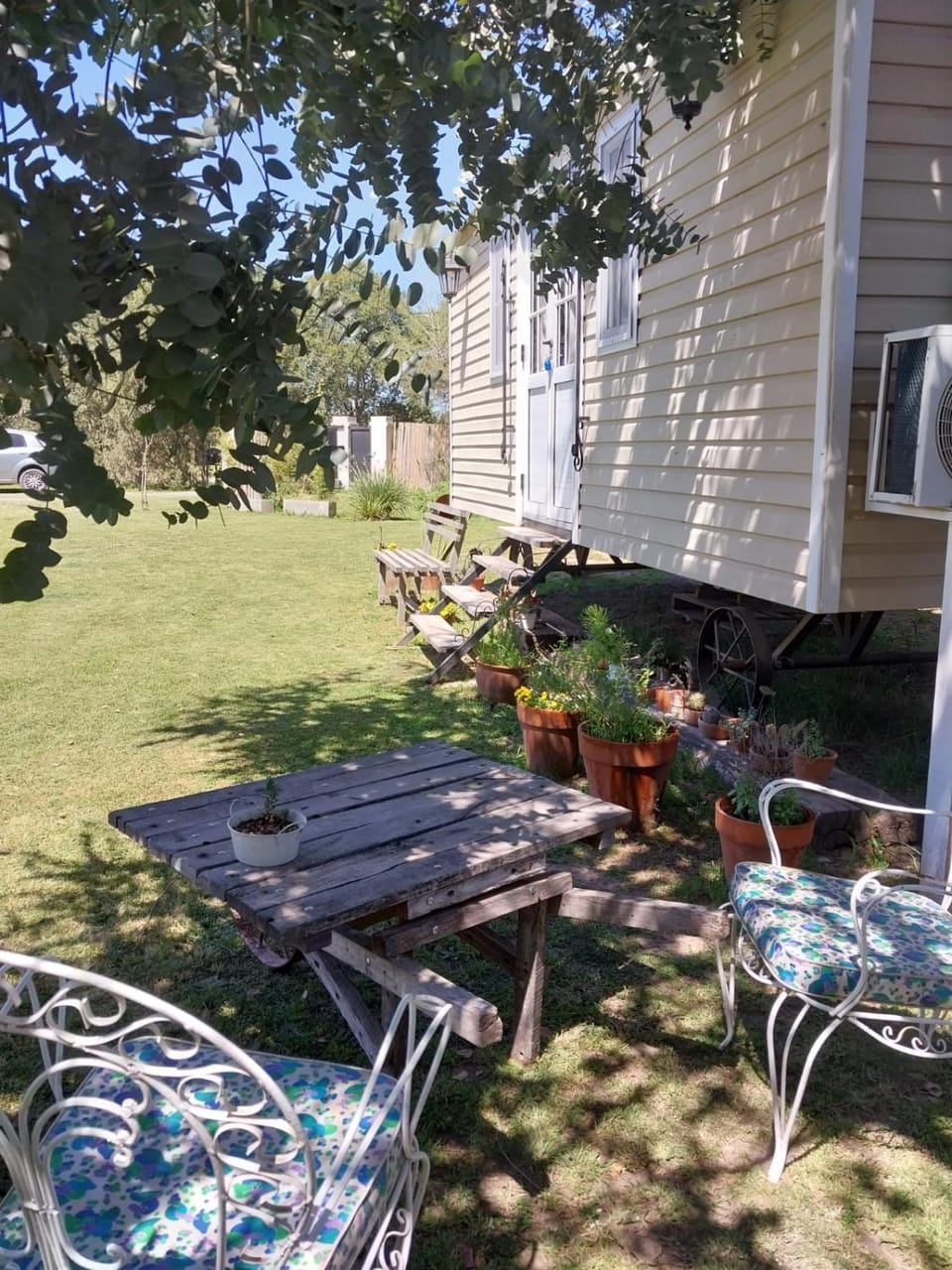 Property building, Spring, Day, Garden, Garden view, sunbed