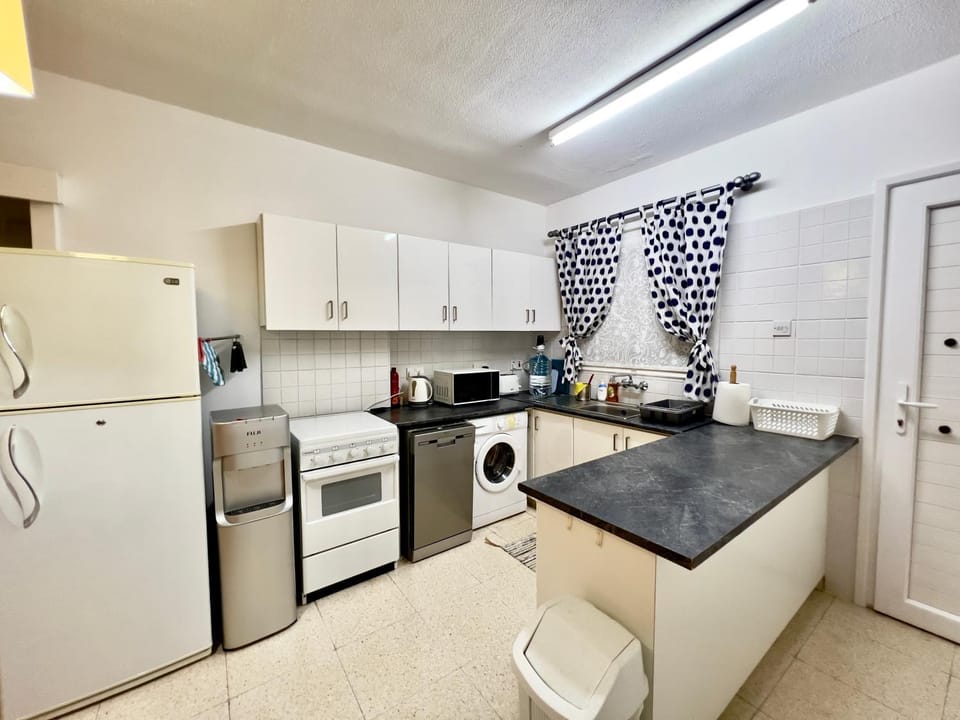 Coffee/tea facilities, Kitchen or kitchenette, dishwasher, minibar, pet friendly, stove, washing machine