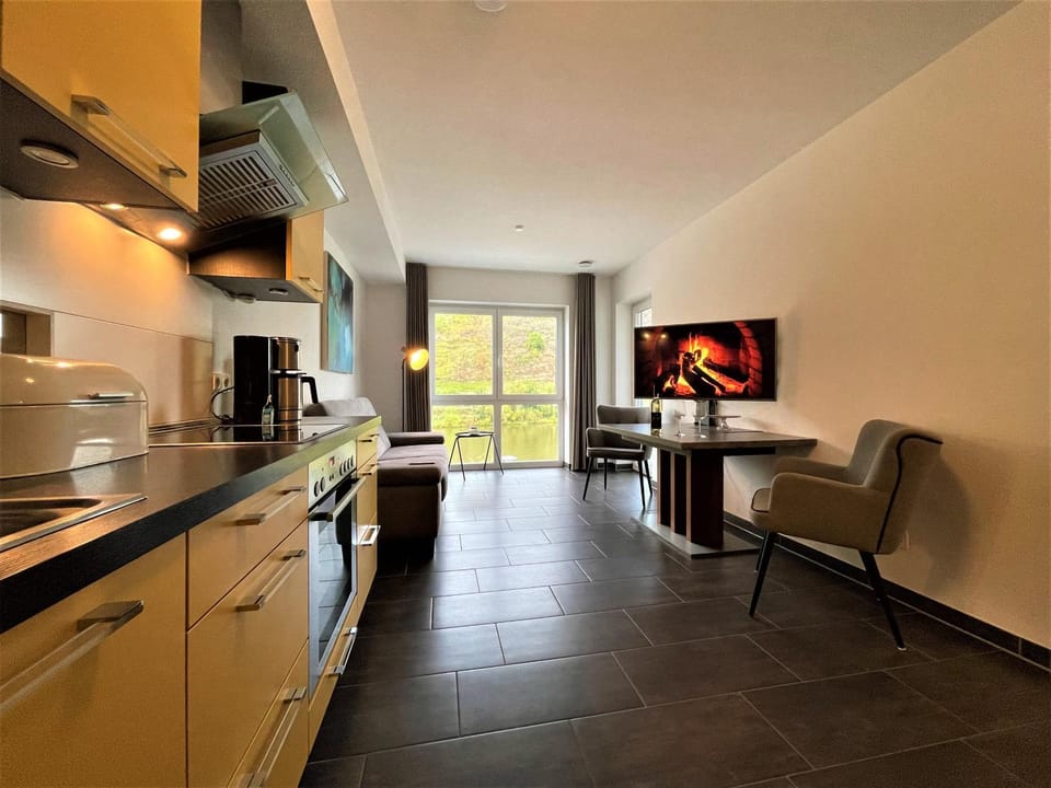 Kitchen or kitchenette, Dining area, Food