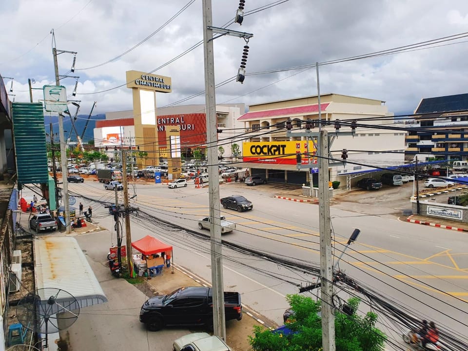 Nearby landmark, Restaurant/places to eat, Neighbourhood, Supermarket/grocery shop, Shopping Area, Entertainment, ATM