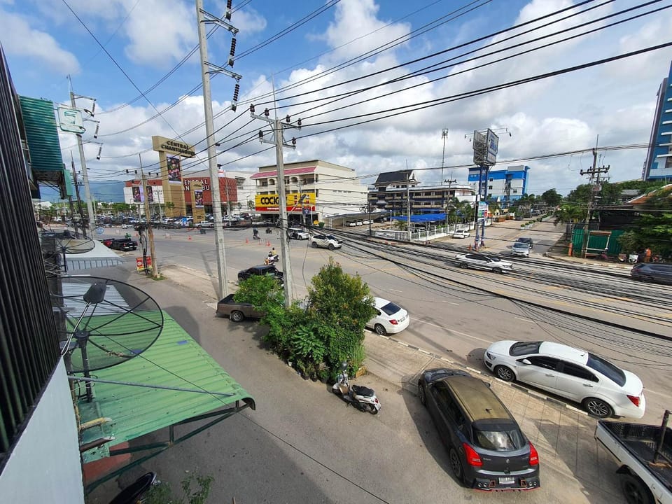 Neighbourhood, Street view, Shopping Area, Parking