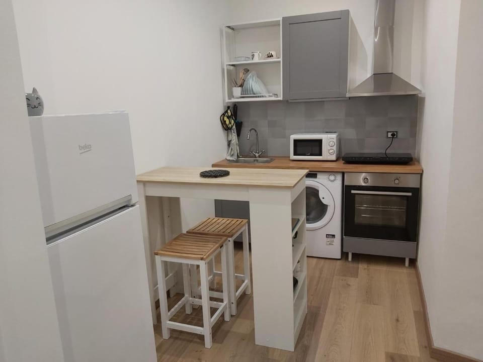 Kitchen or kitchenette, kitchen