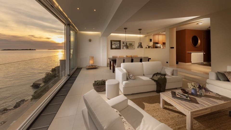 Natural landscape, Living room, Seating area, Dining area, Sea view