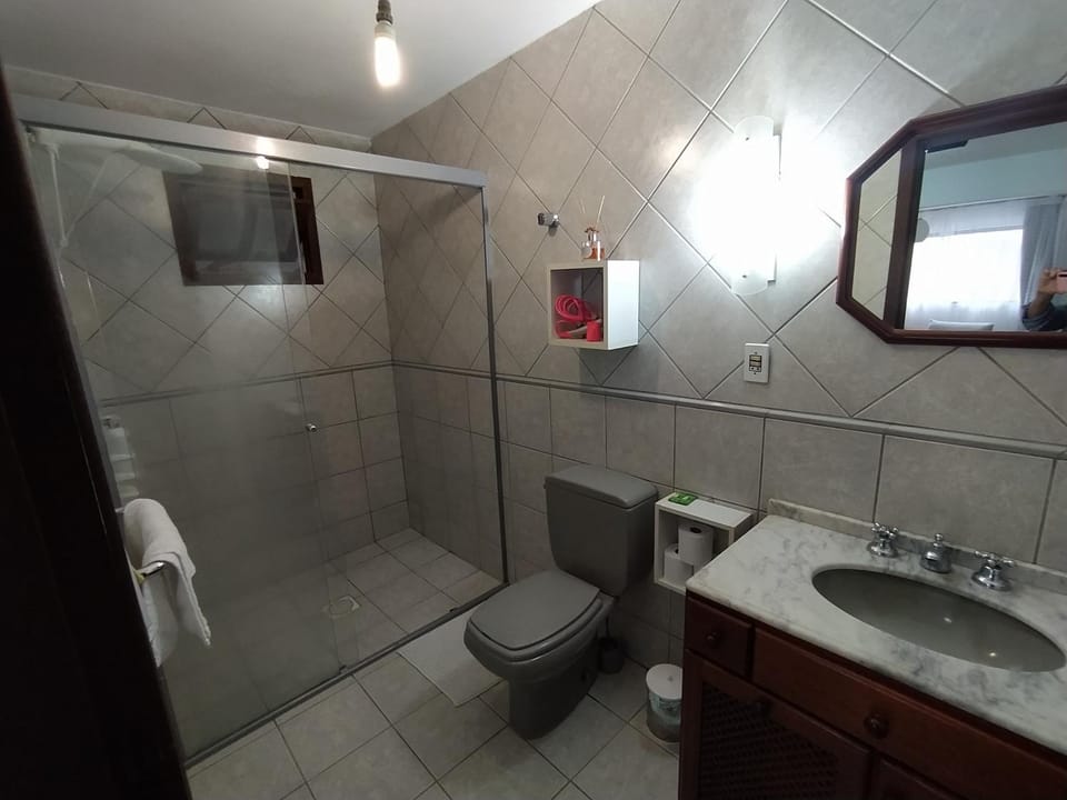 Shower, Bathroom, hair dryier, heating, towels