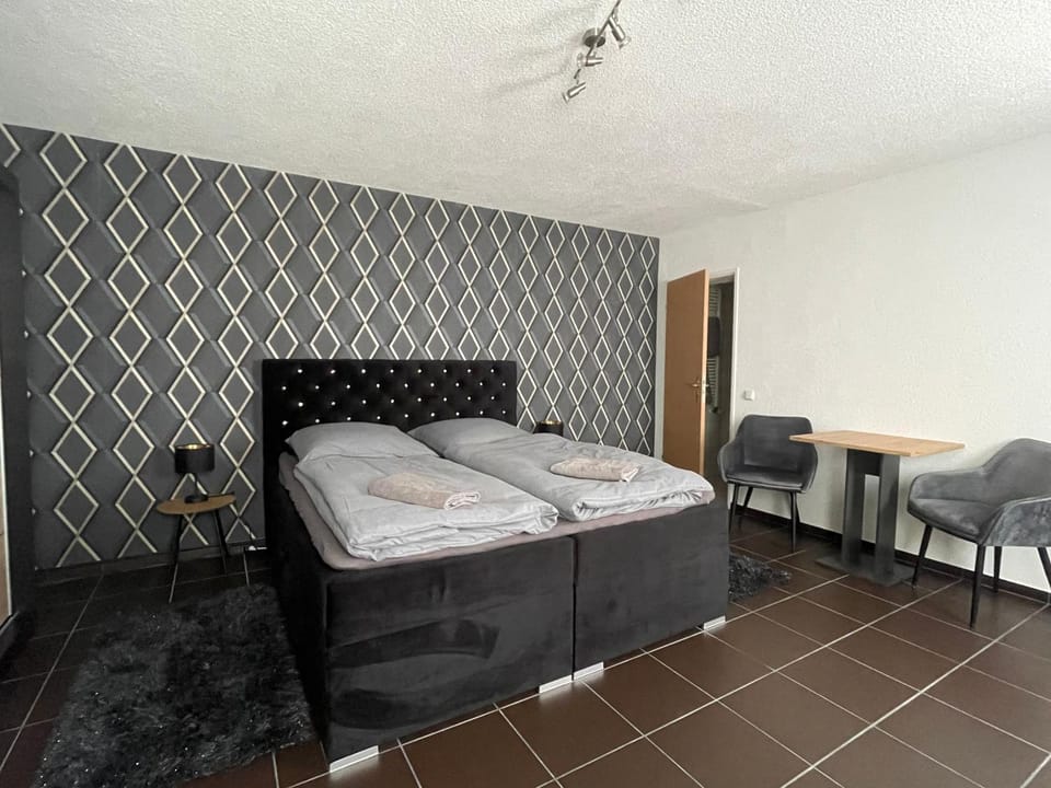 Bed, Living room, Photo of the whole room, Seating area, Bedroom