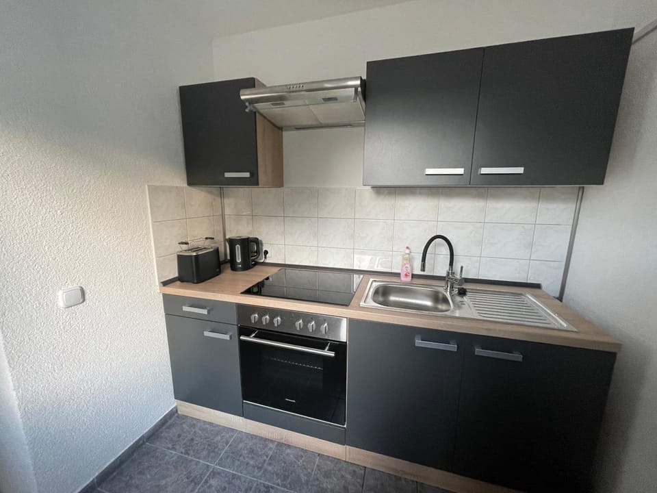 Kitchen or kitchenette, pet friendly, stove