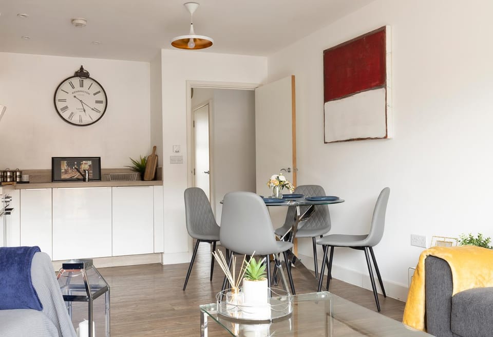 Property building, Communal lounge/ TV room, TV and multimedia, Coffee/tea facilities, Dining area, Supermarket/grocery shop, Dinner, Dinner, dishwasher, locker, locker, toaster