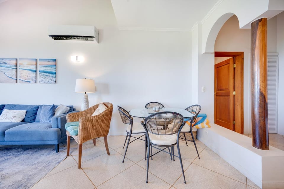 Walk to the Beach & Town! Tamarindo Condo House in Tamarindo