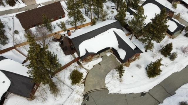 CUSTOM SINGLE STORY CABIN WITH JACUZZI POOL TABLE & BIG GAME ROOM WITH ARCADE games Cabin in Big Bear