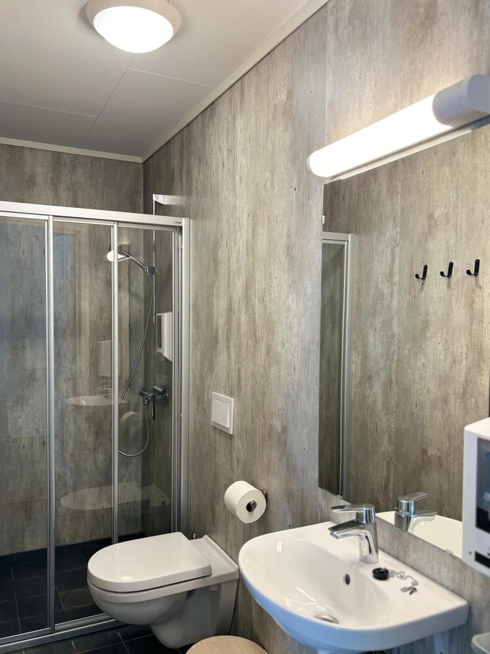 Shower, Toilet, Bathroom