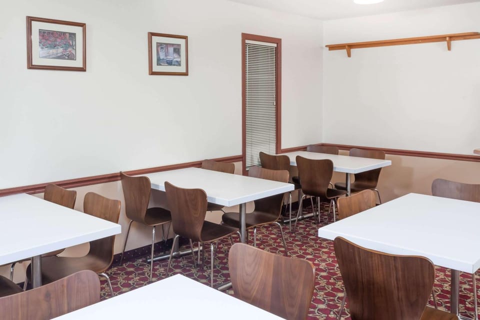 Seating area, On site