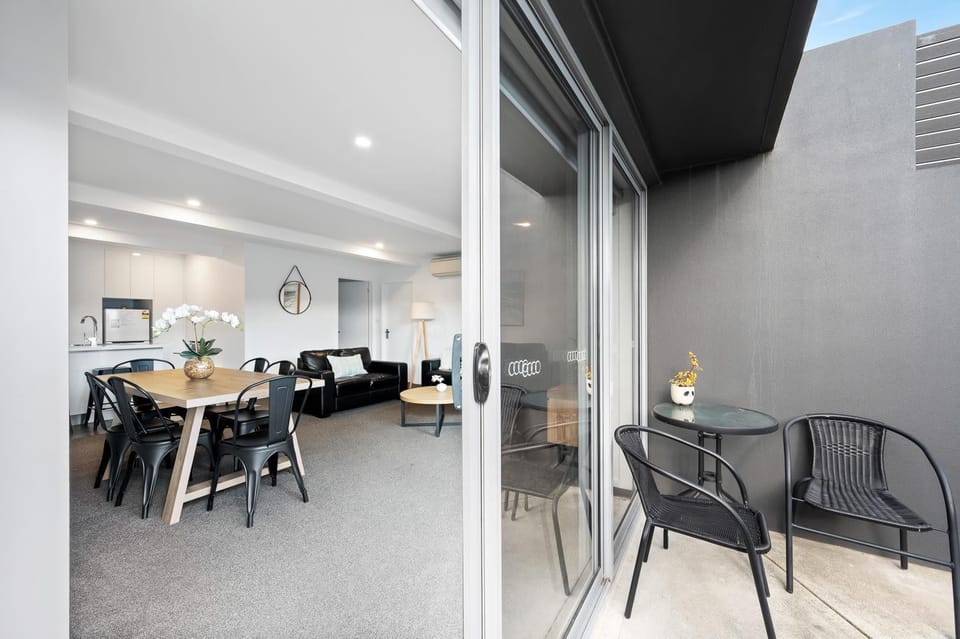 The Retreat at 165 New renovated unit Sleeps 6 Apartment in Bellerive