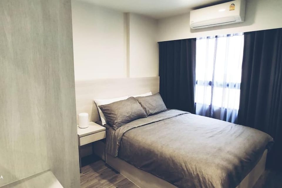 Bedroom, air conditioner