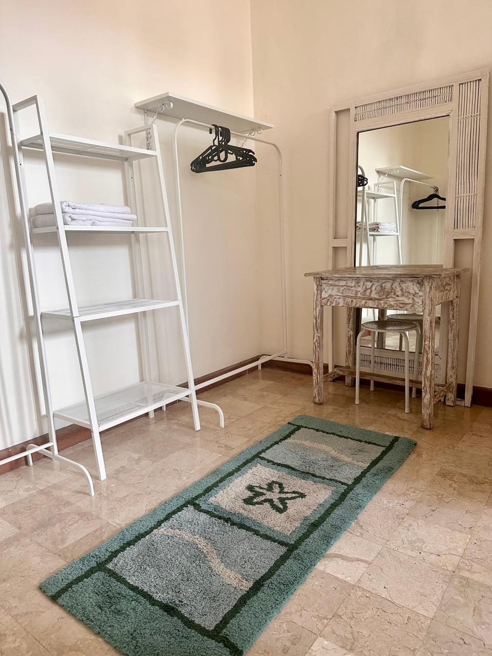 towels, wardrobe