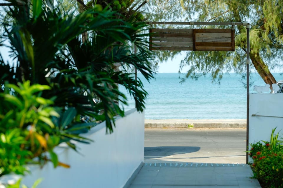 Facade/entrance, Beach