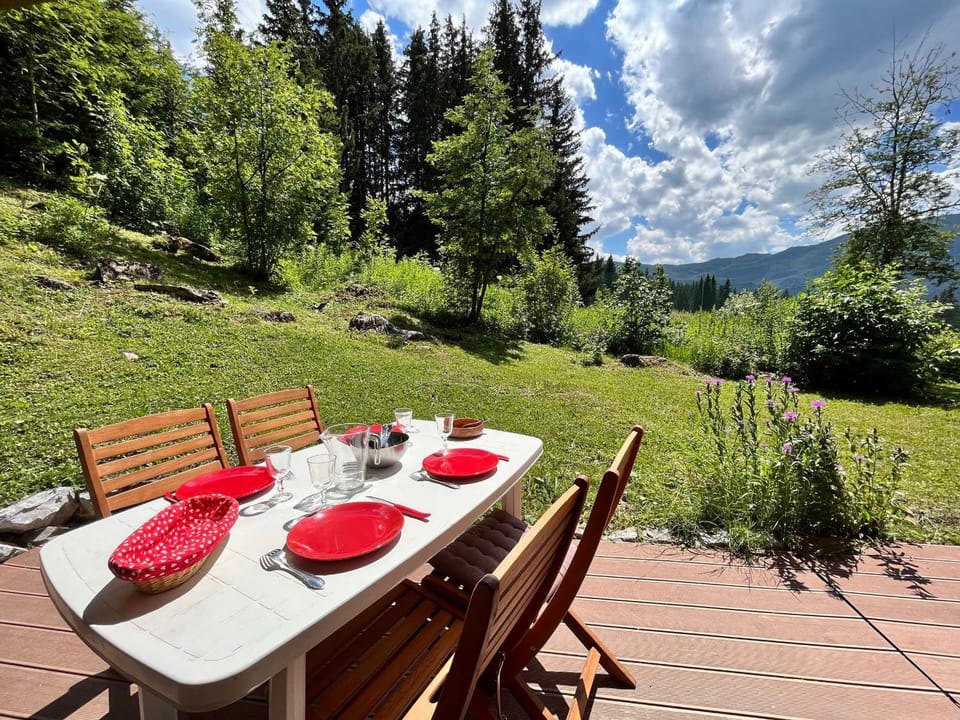 Appartement lumineux 6 pers · Ski aux pieds · Balcon · Parking privé · WiFi - FR-1-688-26 Apartment in Les Allues