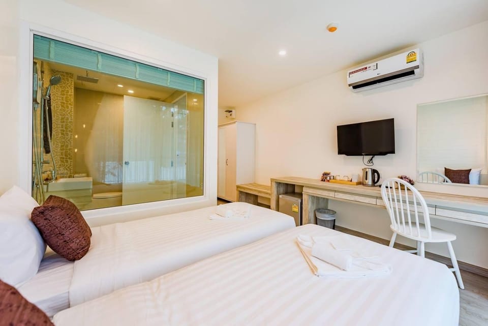 Bed, Living room, Photo of the whole room, Bedroom, hair dresser