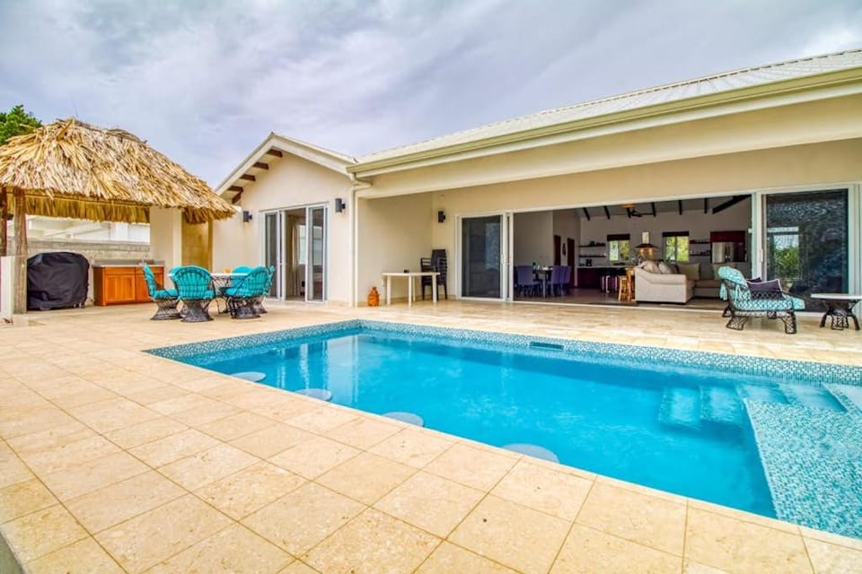Tres Palmas Beach House House in Stann Creek District