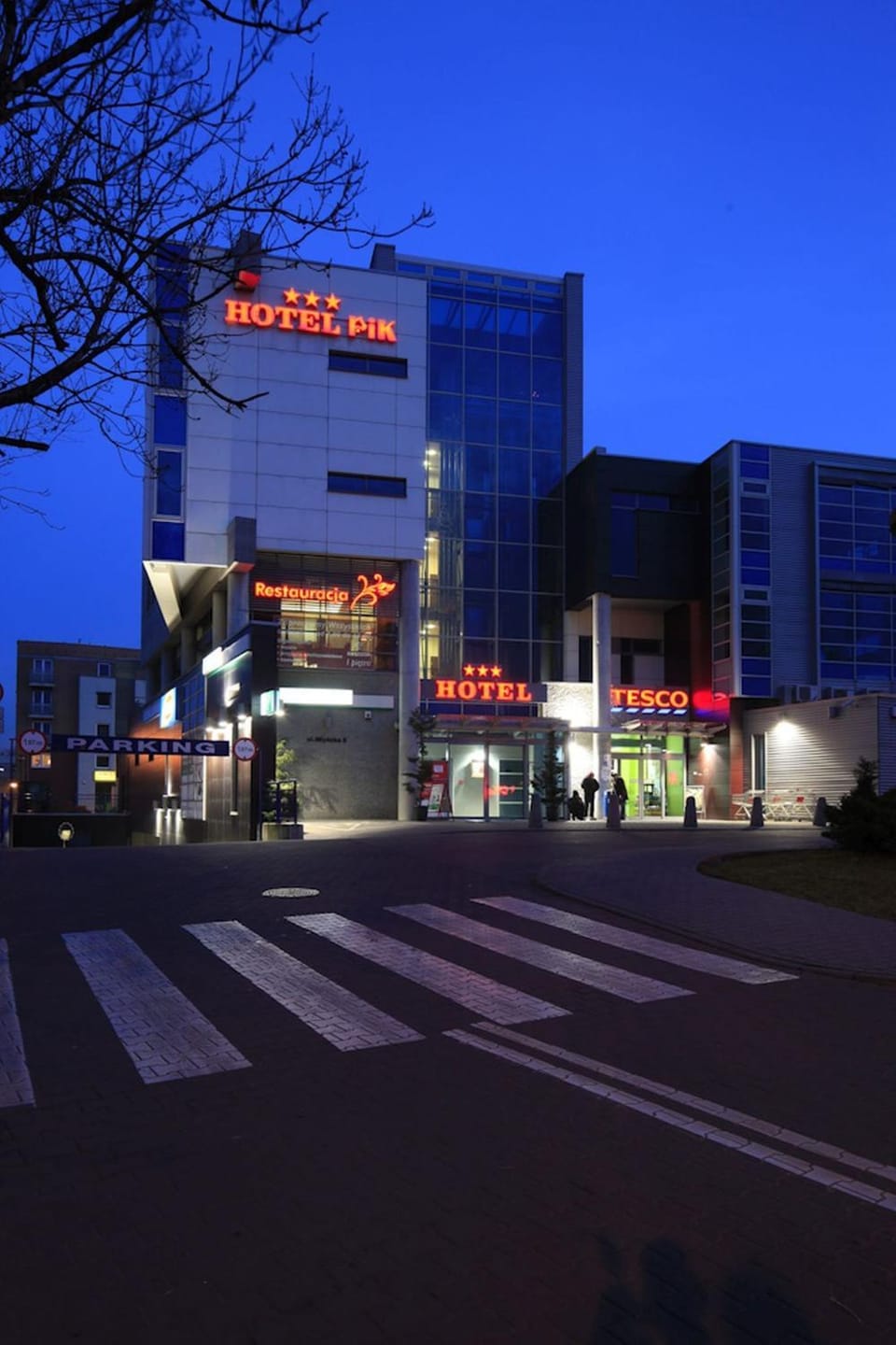 Facade/entrance