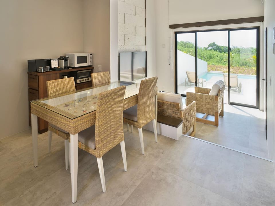 Living room, Dining area