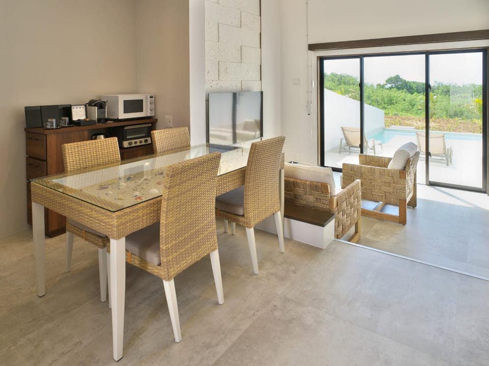 Living room, Photo of the whole room, Dining area
