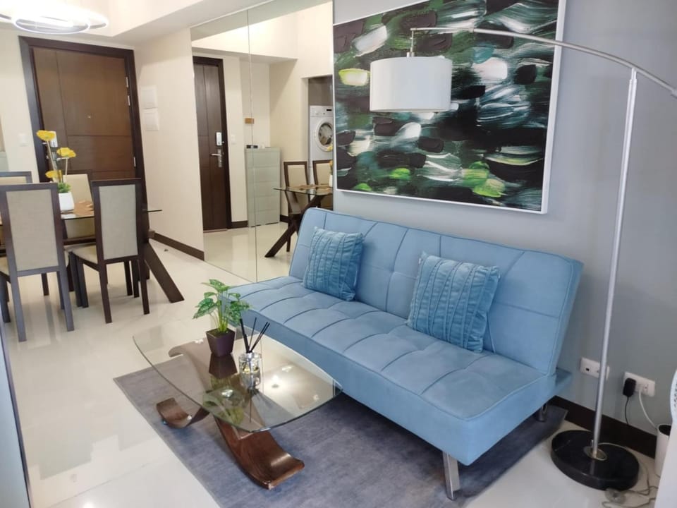 Cozy 1BR UPTOWN PARKSUITES Tower1 BGC Apartment in Makati