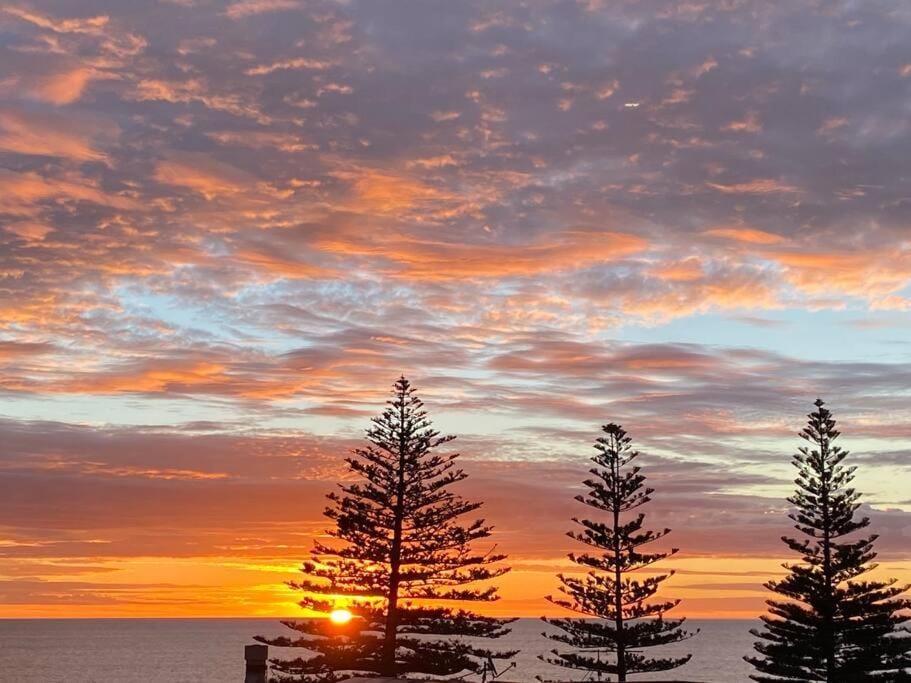 Seacliff Beach Retreat Lux, Modern, Seaviews, 3BR, Balcony House in Adelaide