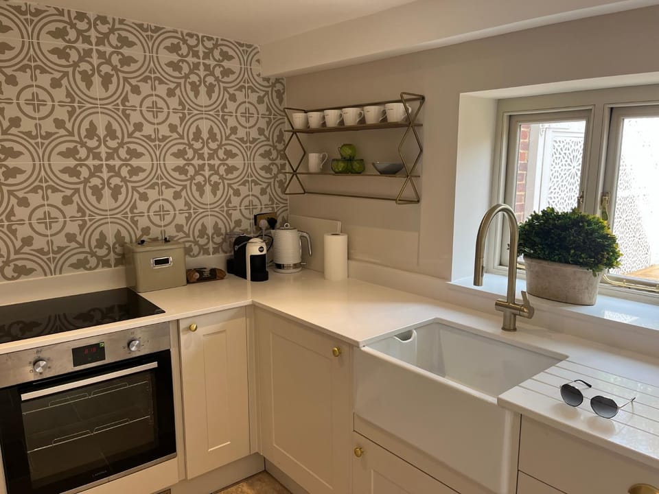 Coffee/tea facilities, Kitchen or kitchenette, minibar, pet friendly, stove, toaster