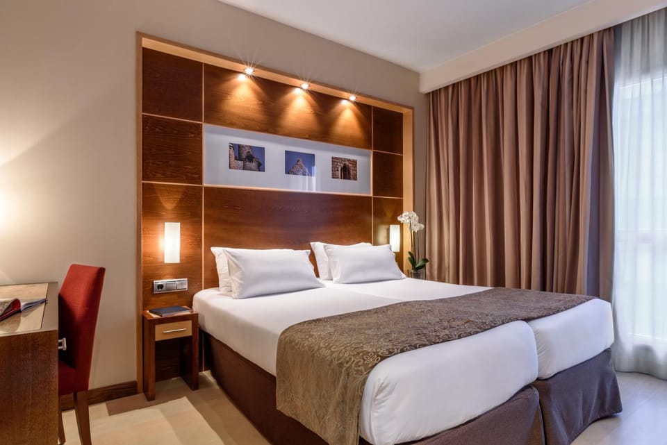 Bed, Photo of the whole room, Decorative detail, Bedroom