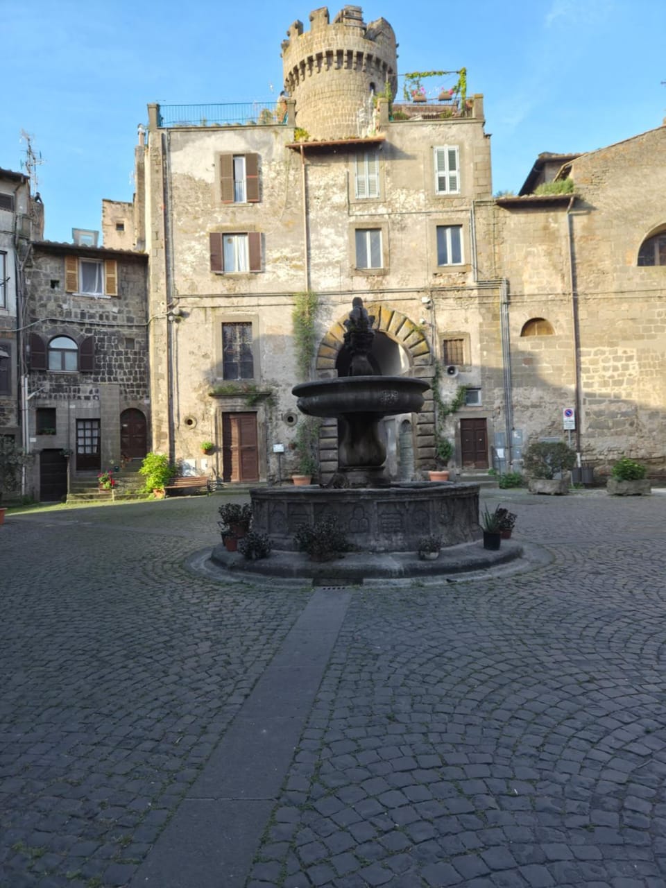 Nearby landmark, Day, Location