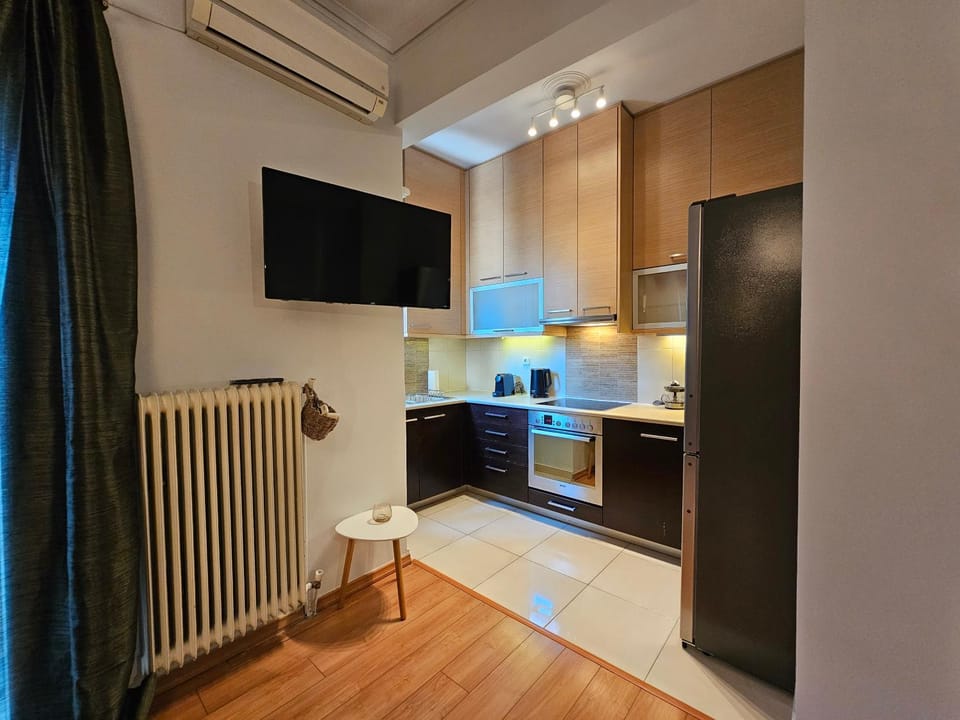 TV and multimedia, Kitchen or kitchenette, oven, stove, air conditioner