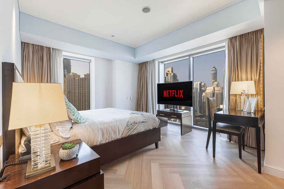 Bed, View (from property/room), Bedroom, City view